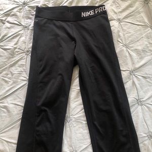 Nike Pro Cropped Workout Leggings